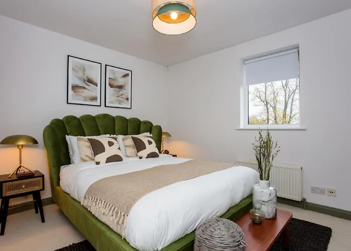 The Sparkford Gardens - Lovely 2Bdr With Balcony