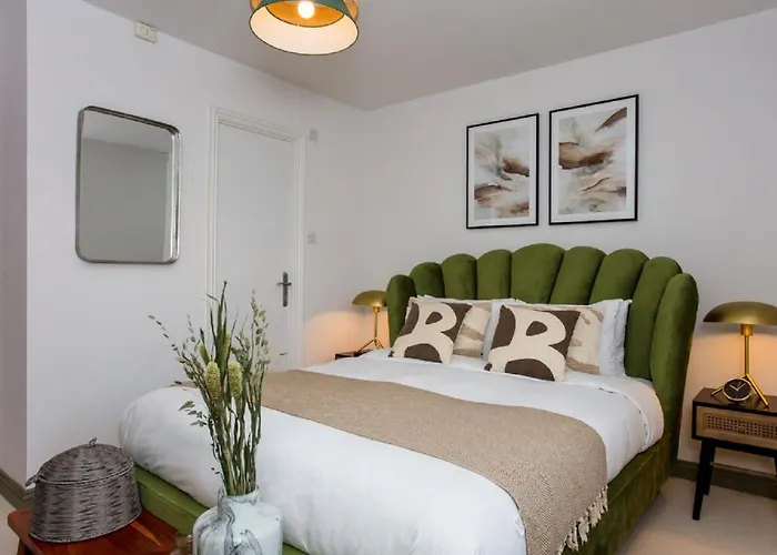The Sparkford Gardens - Lovely 2Bdr With Balcony